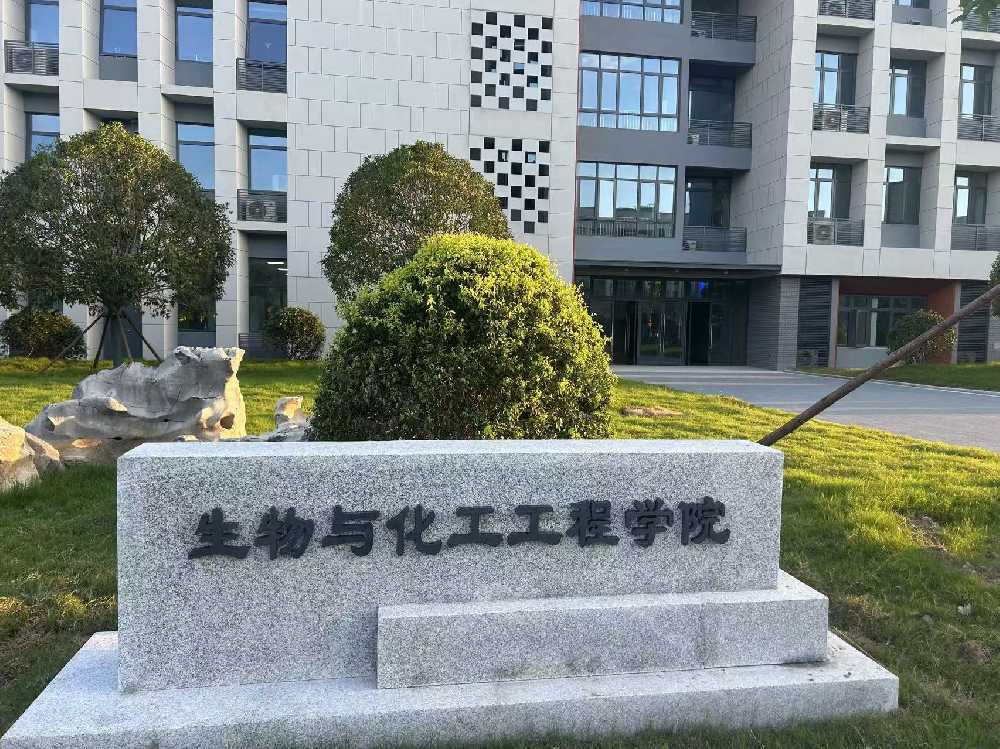 中站区扬州职业大学体育场高杆灯项目